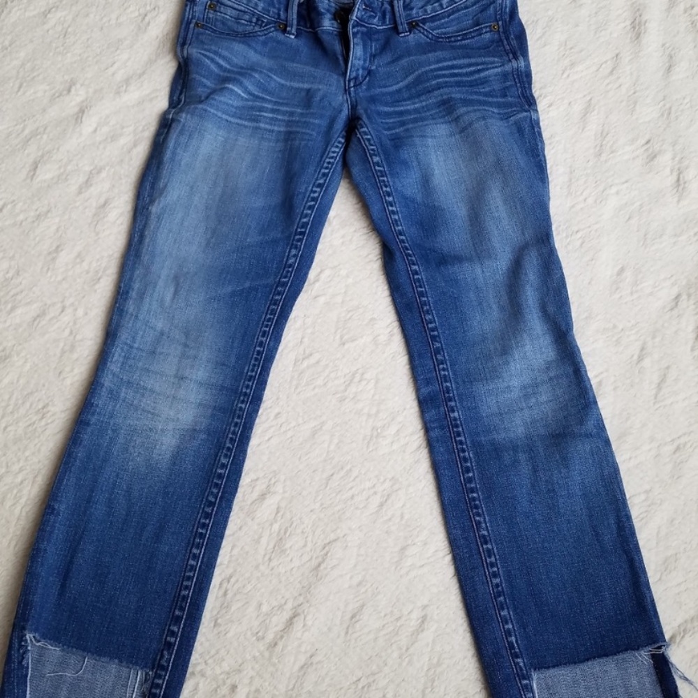 🌈 Cropped Cutout low rise jeans size 28 Express